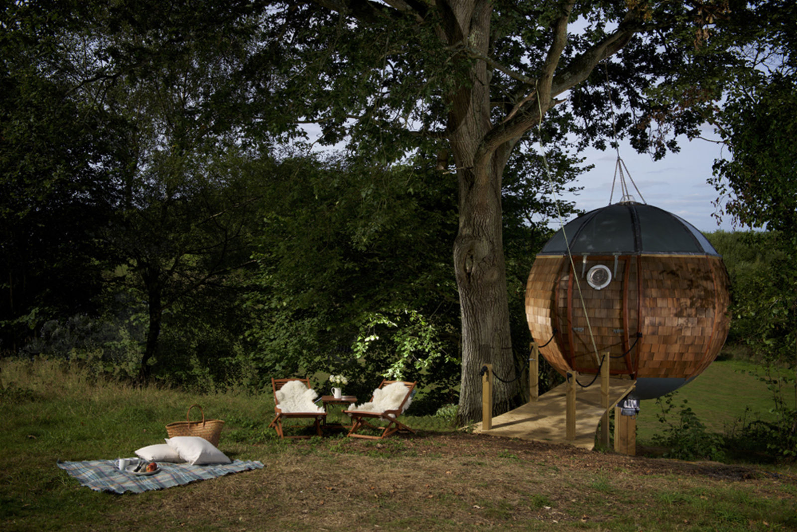 Dorset floating treehouse! Romantic overnight stays for two